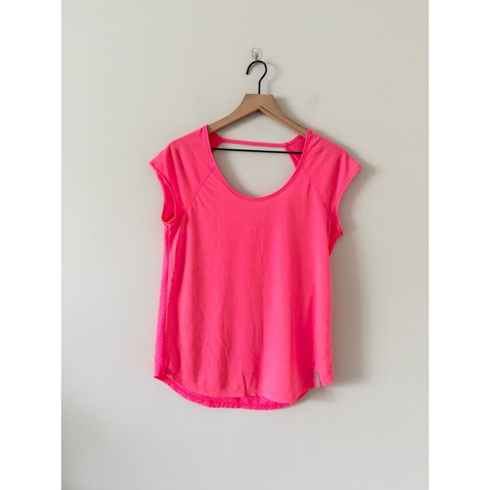 Under Armour Heatgear Women’s Scoop Neck Active Top in Bright Pink Size M